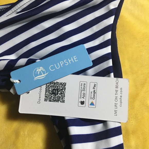 Cupshe medium two piece swim suit - Picture 2 of 7